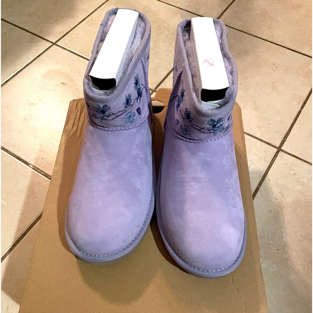 Mini boot hug, light purple size 9